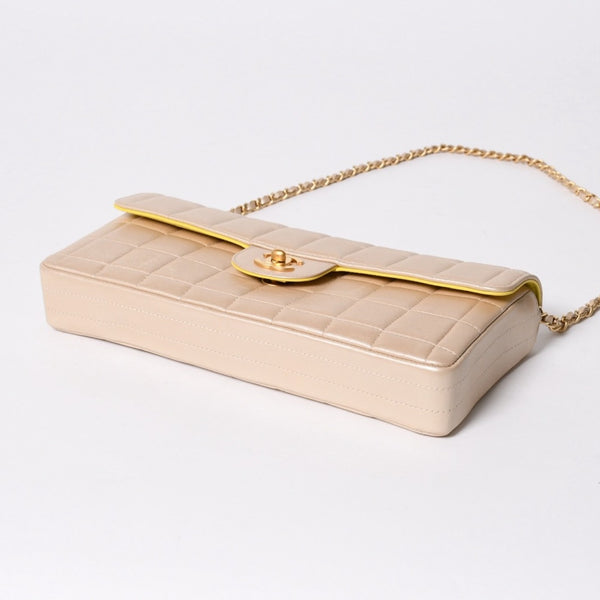 極美品 CHANEL シャネル チョコバー イーストウエスト チェーンショルダーバッグ 6番台 ココマーク ラムスキン シャンパンゴールド 中古 4a007161