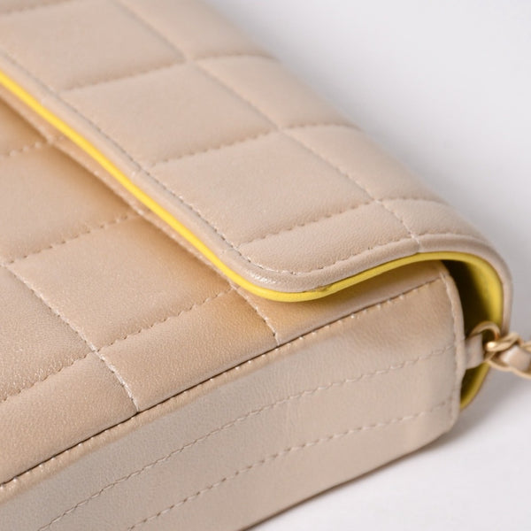 極美品 CHANEL シャネル チョコバー イーストウエスト チェーンショルダーバッグ 6番台 ココマーク ラムスキン シャンパンゴールド 中古 4a007161