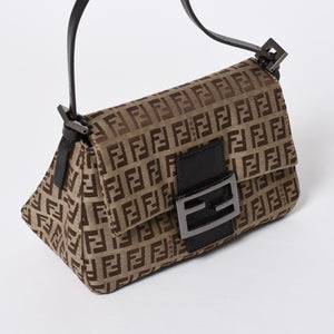 極美品 FENDI フェンディ マンマバケット ワンショルダーバッグ ベージュ ダークブラウン ズッキーノ柄 FFバックル ブラックメタル金具 中古 4a006970