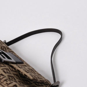 極美品 FENDI フェンディ マンマバケット ワンショルダーバッグ ベージュ ダークブラウン ズッキーノ柄 FFバックル ブラックメタル金具 中古 4a006970