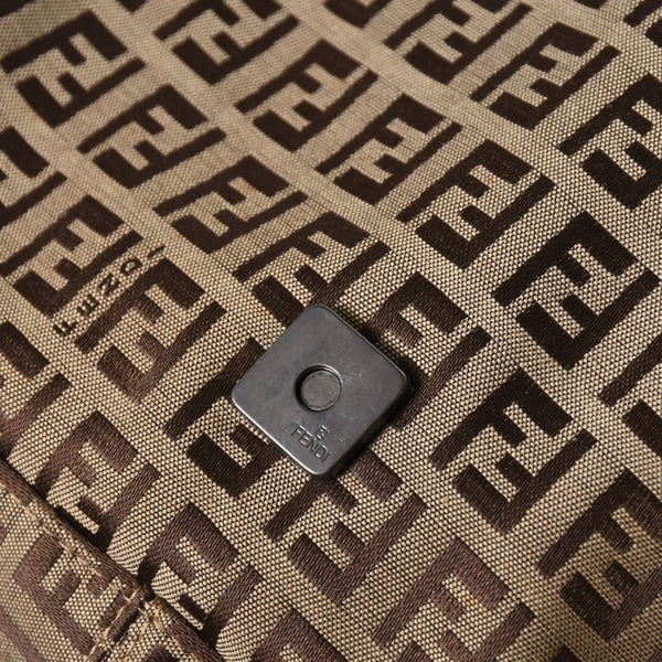 極美品 FENDI フェンディ マンマバケット ワンショルダーバッグ ベージュ ダークブラウン ズッキーノ柄 FFバックル ブラックメタル金具 中古 4a006970