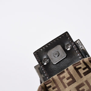 極美品 FENDI フェンディ マンマバケット ワンショルダーバッグ ベージュ ダークブラウン ズッキーノ柄 FFバックル ブラックメタル金具 中古 4a006970