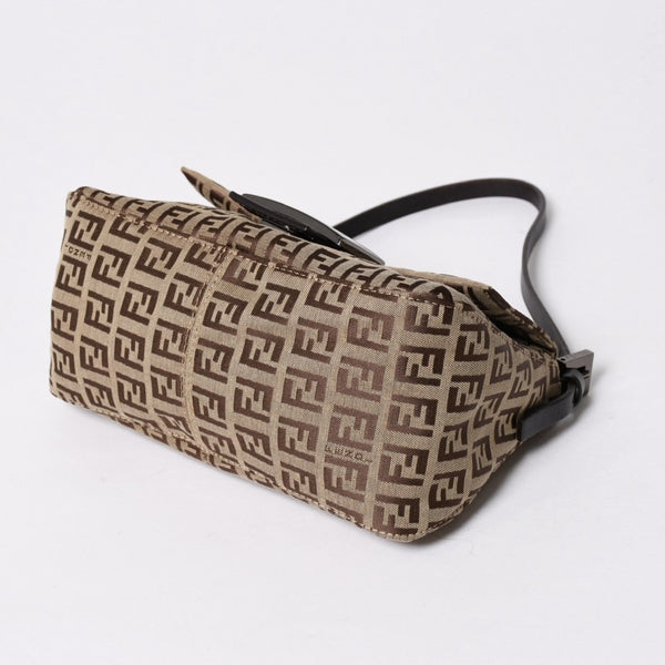 極美品 FENDI フェンディ マンマバケット ワンショルダーバッグ ベージュ ダークブラウン ズッキーノ柄 FFバックル ブラックメタル金具 中古 4a006970