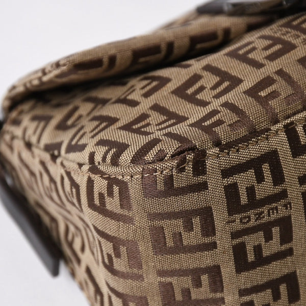 極美品 FENDI フェンディ マンマバケット ワンショルダーバッグ ベージュ ダークブラウン ズッキーノ柄 FFバックル ブラックメタル金具 中古 4a006970
