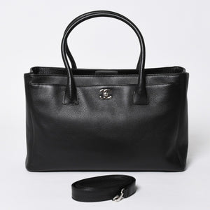 新品同様 CHANEL シャネル エグゼクティブ ミディアム トートバッグ A15206 21番台 ココマーク キャビアスキン ブラック 中古 4a007162