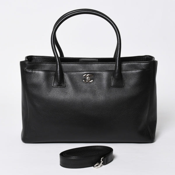 新品同様 CHANEL シャネル エグゼクティブ ミディアム トートバッグ A15206 21番台 ココマーク キャビアスキン ブラック 中古 4a007162