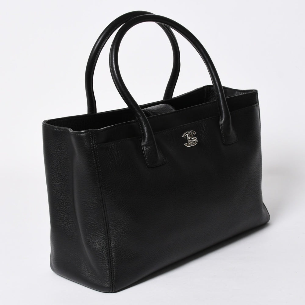 新品同様 CHANEL シャネル エグゼクティブ ミディアム トートバッグ A15206 21番台 ココマーク キャビアスキン ブラック 中古 4a007162
