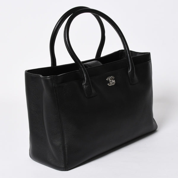 新品同様 CHANEL シャネル エグゼクティブ ミディアム トートバッグ A15206 21番台 ココマーク キャビアスキン ブラック 中古 4a007162
