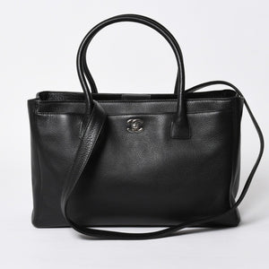新品同様 CHANEL シャネル エグゼクティブ ミディアム トートバッグ A15206 21番台 ココマーク キャビアスキン ブラック 中古 4a007162