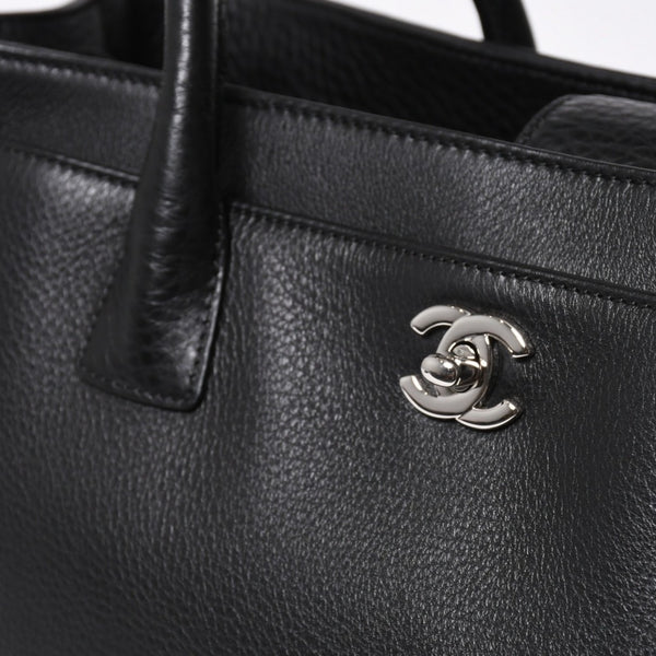 新品同様 CHANEL シャネル エグゼクティブ ミディアム トートバッグ A15206 21番台 ココマーク キャビアスキン ブラック 中古 4a007162