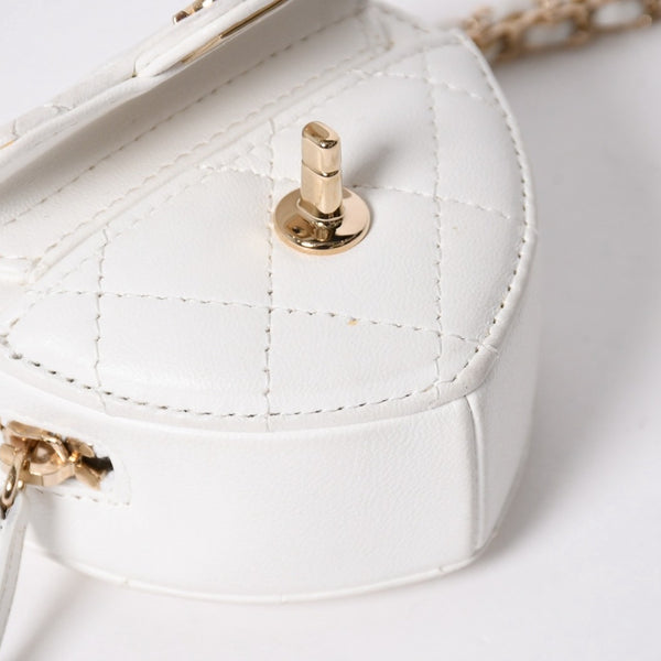 CHANEL シャネル ハートシェイプ コインパース チェーンポーチ AP2783 32番台 ココマーク ラムスキン ホワイト ゴールド金具 美品 中古 4a007174