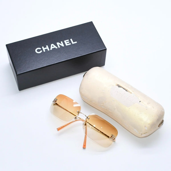 極美品 CHANEL シャネル リムレス サングラス アイウェア 4017-D c.125/56 サイズ62□17 120 ココマーク ラインストーン オレンジ 中古 4a007107
