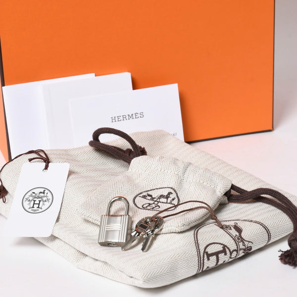 新品未使用 HERMES エルメス ピコタン ロック PM カーゴ ハンドバッグ エトゥープ エクリュ トワルゴエラン SV金具 W刻印 2024年製 中古 4a007220