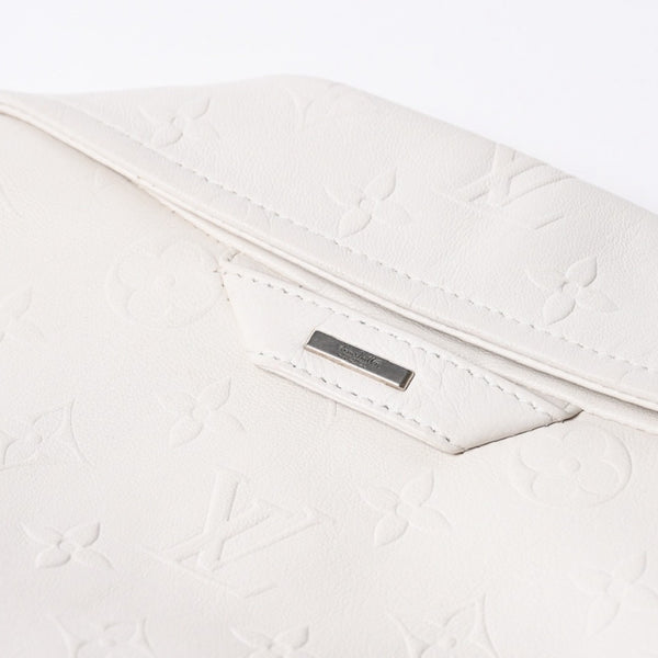 極美品 LOUIS VUITTON ルイヴィトン エンボス モノグラム ミックスレザーブルゾン RM231Q ZDA HML40E ラムレザー ホワイト サイズ48 中古 4a007237