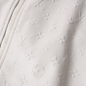 極美品 LOUIS VUITTON ルイヴィトン エンボス モノグラム ミックスレザーブルゾン RM231Q ZDA HML40E ラムレザー ホワイト サイズ48 中古 4a007237