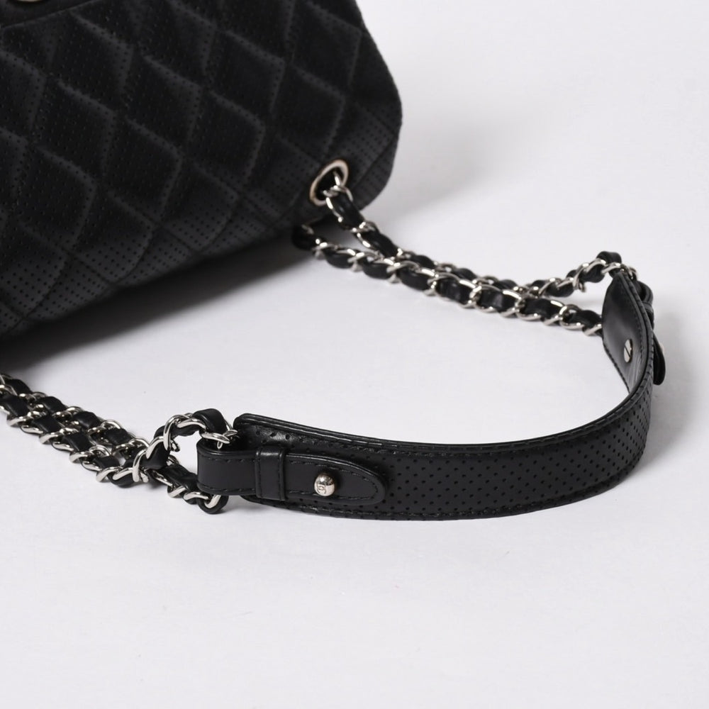 極美品 CHANEL シャネル マトラッセ25 Wチェーンワンショルダーバッグ A90211 19番台 ココマーク ラムスキン パンチングレザー 中古 4a007185