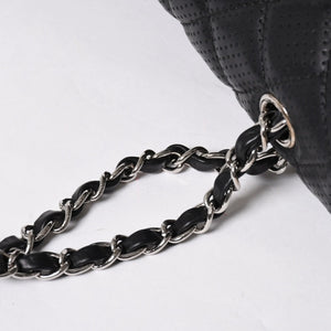 極美品 CHANEL シャネル マトラッセ25 Wチェーンワンショルダーバッグ A90211 19番台 ココマーク ラムスキン パンチングレザー 中古 4a007185