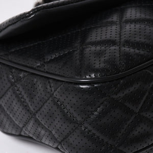極美品 CHANEL シャネル マトラッセ25 Wチェーンワンショルダーバッグ A90211 19番台 ココマーク ラムスキン パンチングレザー 中古 4a007185