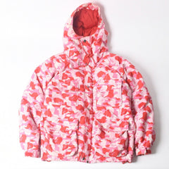 A BATHING APE アベイシングエイプ BAPE ダウンジャケット カモ 総柄 サイズM ピンク ナイロン ポリエステル 美品 中古 4a007300