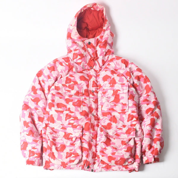 A BATHING APE アベイシングエイプ BAPE ダウンジャケット カモ 総柄 サイズM ピンク ナイロン ポリエステル 美品 中古 4a007300