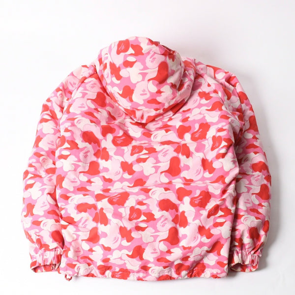A BATHING APE アベイシングエイプ BAPE ダウンジャケット カモ 総柄 サイズM ピンク ナイロン ポリエステル 美品 中古 4a007300