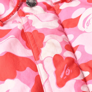 A BATHING APE アベイシングエイプ BAPE ダウンジャケット カモ 総柄 サイズM ピンク ナイロン ポリエステル 美品 中古 4a007300
