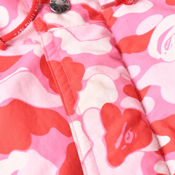 A BATHING APE アベイシングエイプ BAPE ダウンジャケット カモ 総柄 サイズM ピンク ナイロン ポリエステル 美品 中古 4a007300