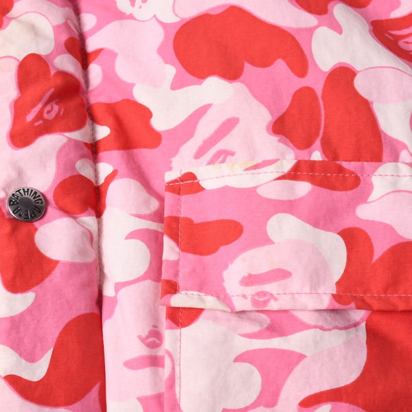 A BATHING APE アベイシングエイプ BAPE ダウンジャケット カモ 総柄 サイズM ピンク ナイロン ポリエステル 美品 中古 4a007300