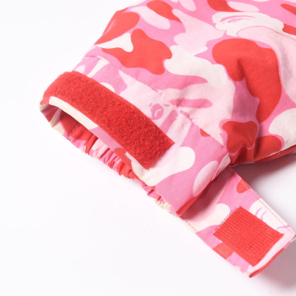 A BATHING APE アベイシングエイプ BAPE ダウンジャケット カモ 総柄 サイズM ピンク ナイロン ポリエステル 美品 中古 4a007300
