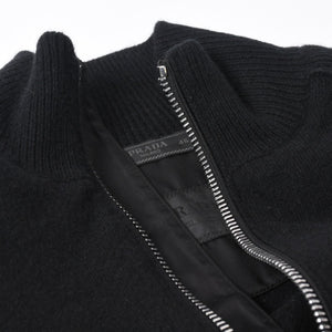 新品同様 PRADA プラダ 裏ボアジップアップベスト UMT345 S192 3FG イタリア製 カシミヤ ブラック シルバー金具 サイズ46 中古 4a007250