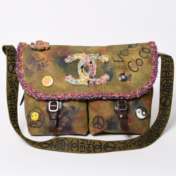 極美品 CHANEL シャネル エンブロイダリー ショルダーバッグ A92790 20番台 グラフィティ ココマーク カーキ マルチカラー 中古 4a007432