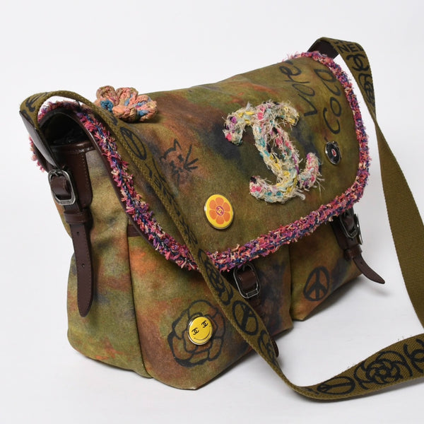 極美品 CHANEL シャネル エンブロイダリー ショルダーバッグ A92790 20番台 グラフィティ ココマーク カーキ マルチカラー 中古 4a007432