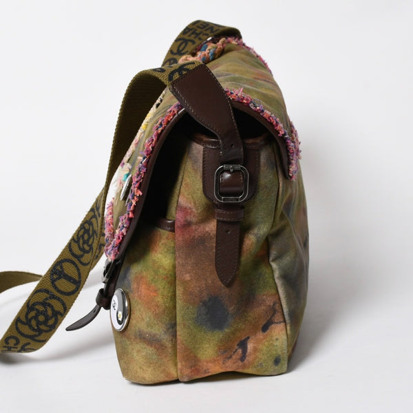 極美品 CHANEL シャネル エンブロイダリー ショルダーバッグ A92790 20番台 グラフィティ ココマーク カーキ マルチカラー 中古 4a007432