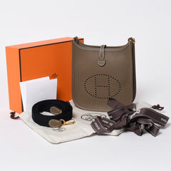新品同様 HERMES エルメス エヴリンTPM ショルダーバッグ K刻印 トリヨンクレマンス エトゥープ ゴールド金具 中古 4a007150