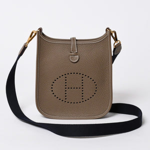 新品同様 HERMES エルメス エヴリンTPM ショルダーバッグ K刻印 トリヨンクレマンス エトゥープ ゴールド金具 中古 4a007150