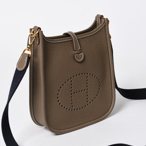 新品同様 HERMES エルメス エヴリンTPM ショルダーバッグ K刻印 トリヨンクレマンス エトゥープ ゴールド金具 中古 4a007150