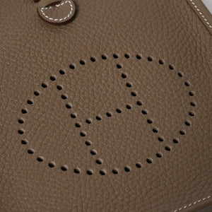新品同様 HERMES エルメス エヴリンTPM ショルダーバッグ K刻印 トリヨンクレマンス エトゥープ ゴールド金具 中古 4a007150
