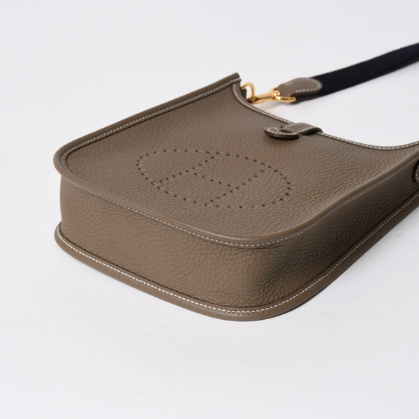 新品同様 HERMES エルメス エヴリンTPM ショルダーバッグ K刻印 トリヨンクレマンス エトゥープ ゴールド金具 中古 4a007150
