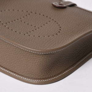 新品同様 HERMES エルメス エヴリンTPM ショルダーバッグ K刻印 トリヨンクレマンス エトゥープ ゴールド金具 中古 4a007150