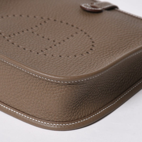 新品同様 HERMES エルメス エヴリンTPM ショルダーバッグ K刻印 トリヨンクレマンス エトゥープ ゴールド金具 中古 4a007150