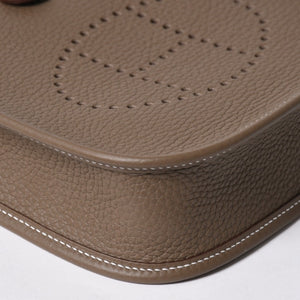 新品同様 HERMES エルメス エヴリンTPM ショルダーバッグ K刻印 トリヨンクレマンス エトゥープ ゴールド金具 中古 4a007150