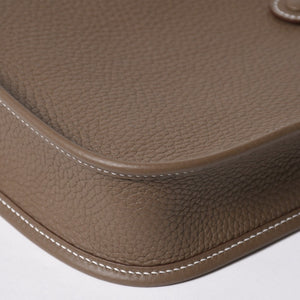 新品同様 HERMES エルメス エヴリンTPM ショルダーバッグ K刻印 トリヨンクレマンス エトゥープ ゴールド金具 中古 4a007150