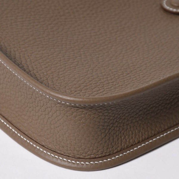 新品同様 HERMES エルメス エヴリンTPM ショルダーバッグ K刻印 トリヨンクレマンス エトゥープ ゴールド金具 中古 4a007150
