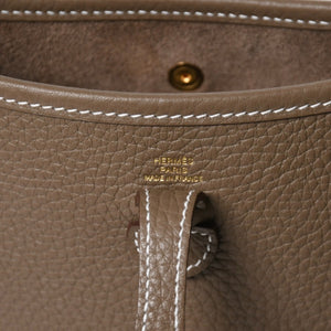 新品同様 HERMES エルメス エヴリンTPM ショルダーバッグ K刻印 トリヨンクレマンス エトゥープ ゴールド金具 中古 4a007150