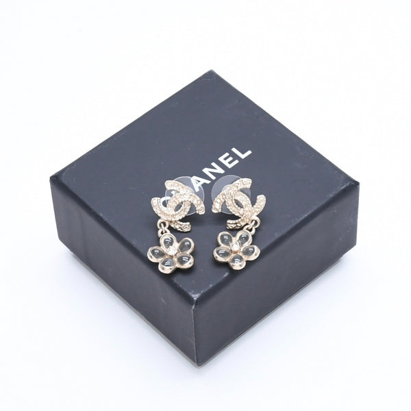 極美品 CHANEL シャネル ココマーク カメリア ドロップピアス 重量約5.90g A18C刻印 GP メタル ラインストーン 樹脂系 両耳用 中古 4a007541