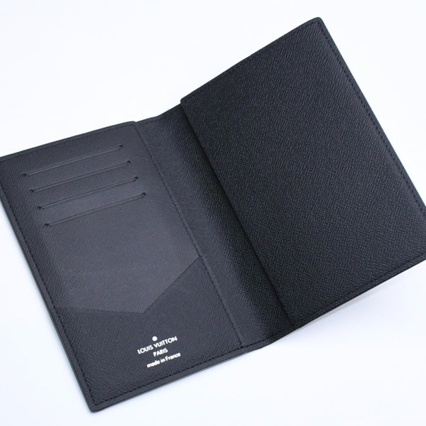 新品未使用 LOUIS VUITTON ルイヴィトン モノグラムエクリプス クーヴェルテュール パスポールMM M64501 パスポートケース ブラック 中古 4a007226