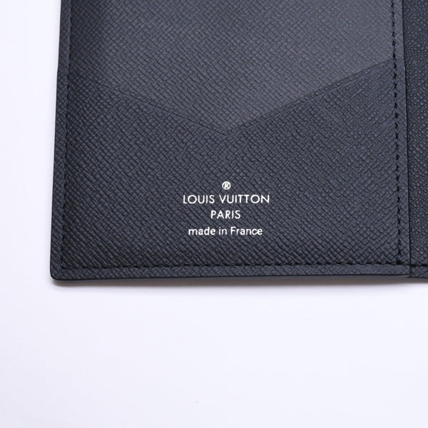 新品未使用 LOUIS VUITTON ルイヴィトン モノグラムエクリプス クーヴェルテュール パスポールMM M64501 パスポートケース ブラック 中古 4a007226