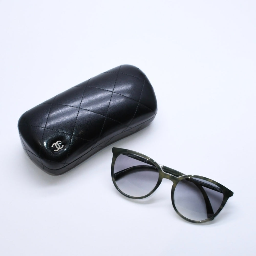 極美品 CHANEL シャネル ウェリントンシェイプ フェイクパールサングラス 5394-H-A サイズ53□19 140 c.1642/S3 グリーン マーブル調 中古 4a007959