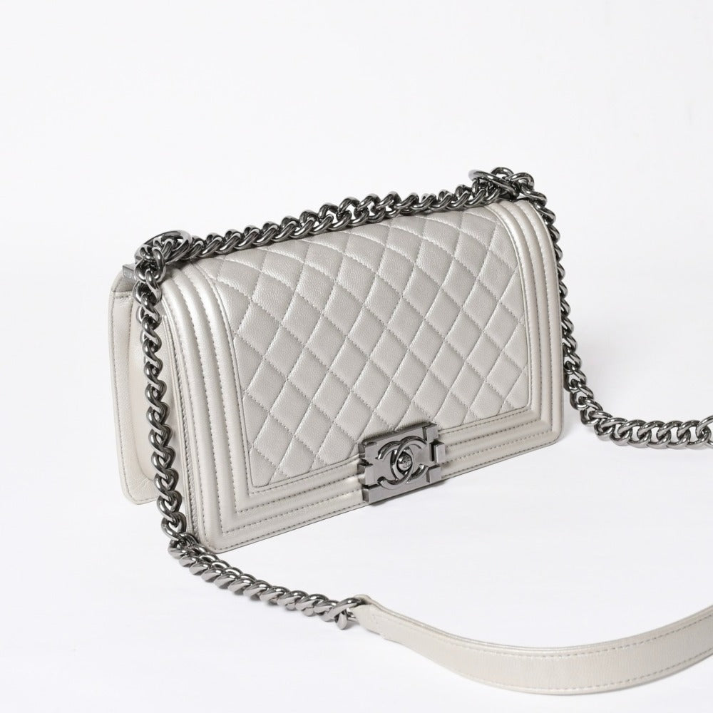 極美品 CHANEL シャネル ボーイシャネル チェーンショルダーバッグ A67085 ライトグレー 24番台 ラムスキン シルバー金具 美品 中古 4a007812