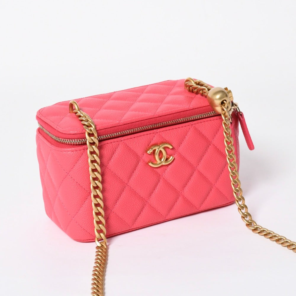 CHANEL シャネル マトラッセ キャビアスキン スモール バニティケース AP3204 ピンク ランダム番台 キャビアスキン 化粧バッグ ゴールド金具 美品 中古 4a007807